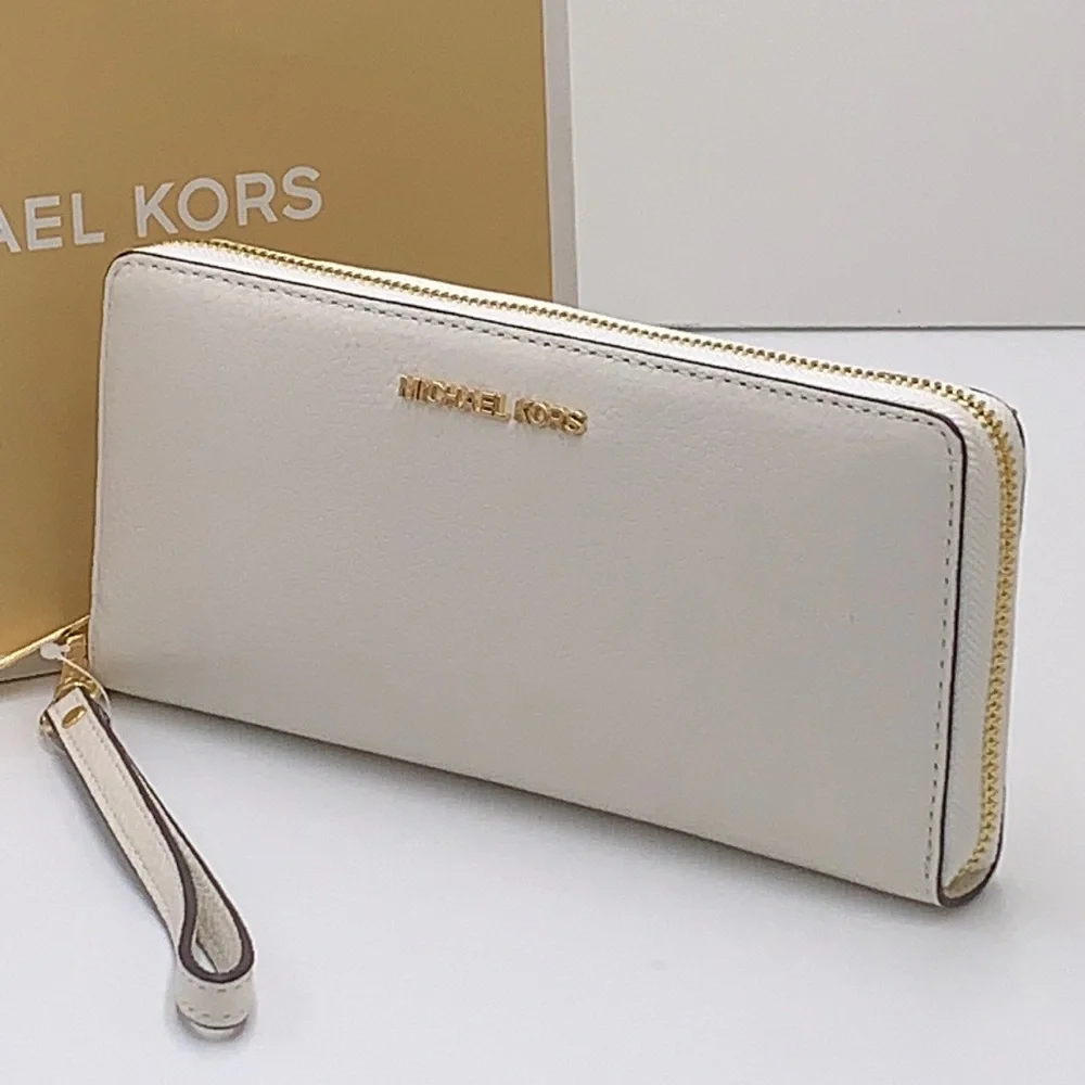 MICHAEL KORS LARGE TRAVEL CONTINENTAL WRISTLET WALLET OPTIC WHITE COLOR
NWT - Picture 14 of 16